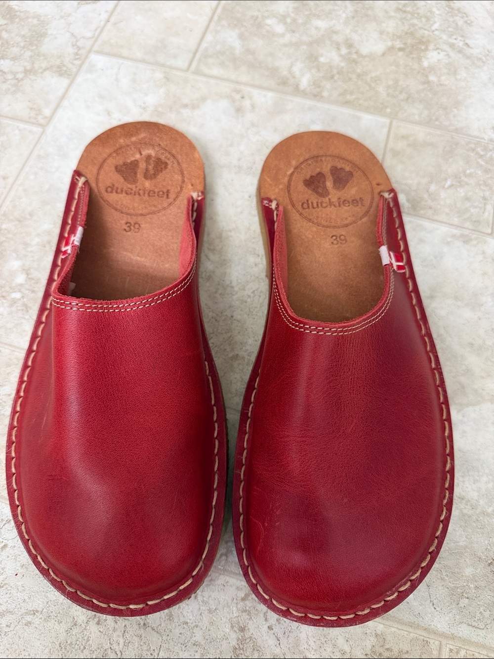 Duckfeet Red Leather Slip-On Mules